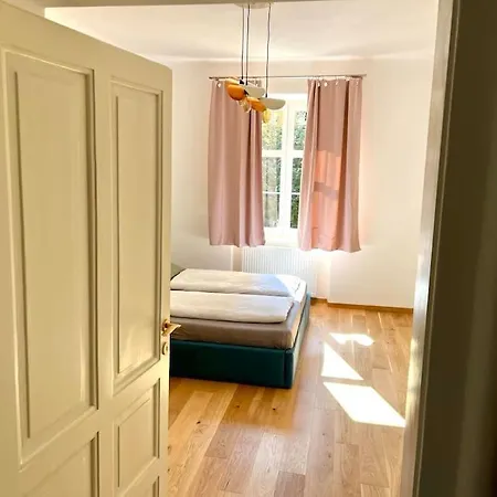 Apartmán Newly Reconstructed City Center Flat - 3 Bedrooms *