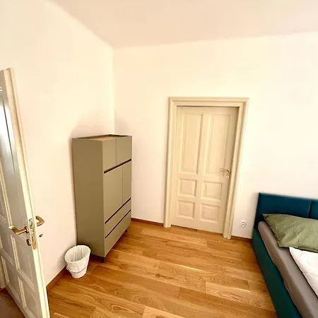Apartmán Newly Reconstructed City Center Flat - 3 Bedrooms Bratislava
