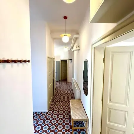 Newly Reconstructed City Center Flat - 3 Bedrooms Apartmán