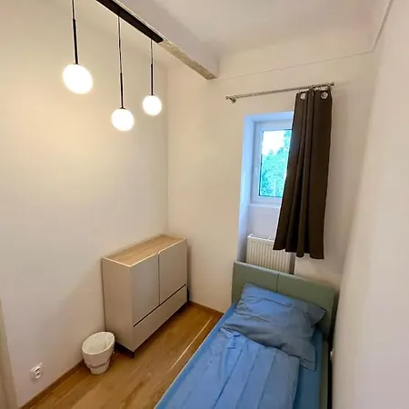 Newly Reconstructed City Center Flat - 3 Bedrooms 아파트 *