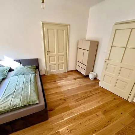 Apartmán Newly Reconstructed City Center Flat - 3 Bedrooms Bratislava