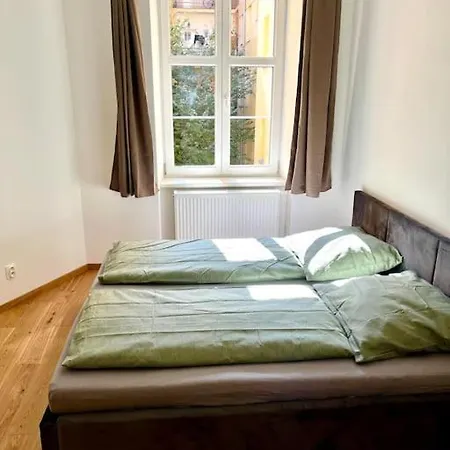 Newly Reconstructed City Center Flat - 3 Bedrooms Apartmán