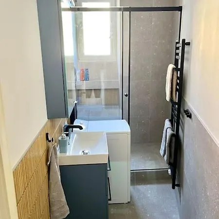 Apartamento Newly Reconstructed City Center Flat - 3 Bedrooms *